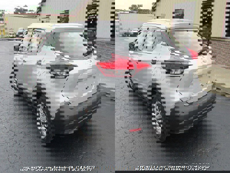 Used 2020 Nissan Kicks S image 4