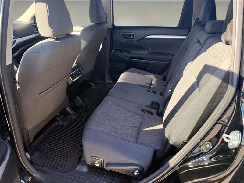 Used 2018 Toyota Highlander LE image 19