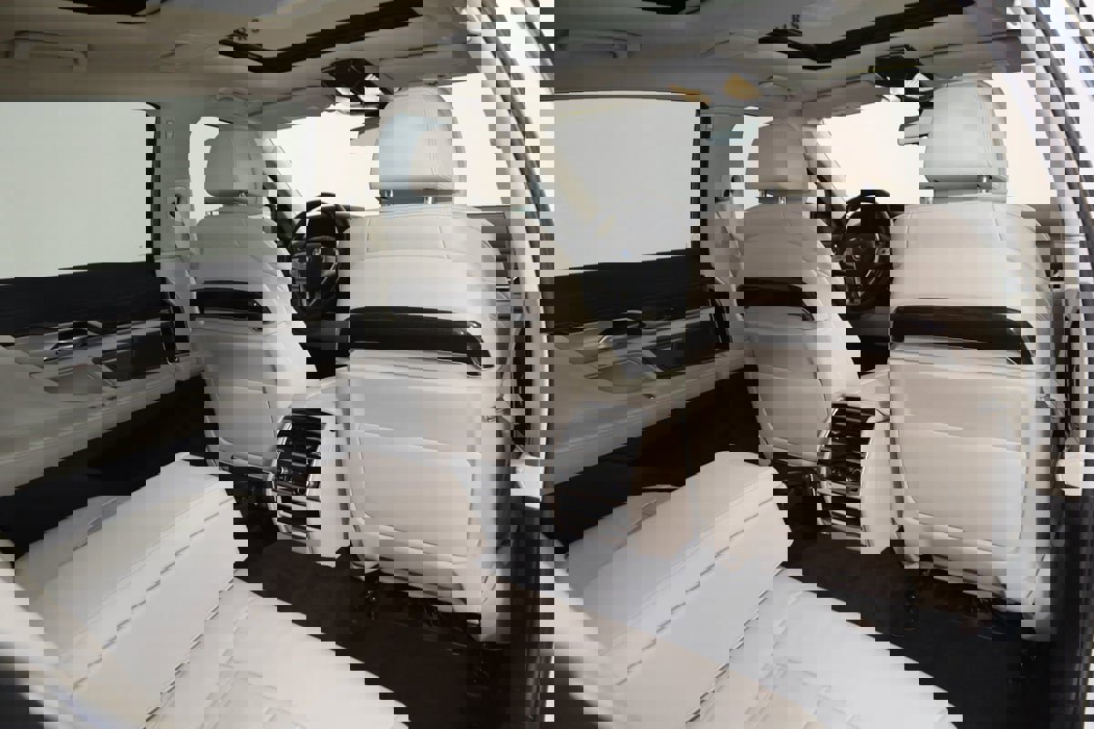 Used 2020 BMW 740i xDrive w/ Cold Weather Package image 15