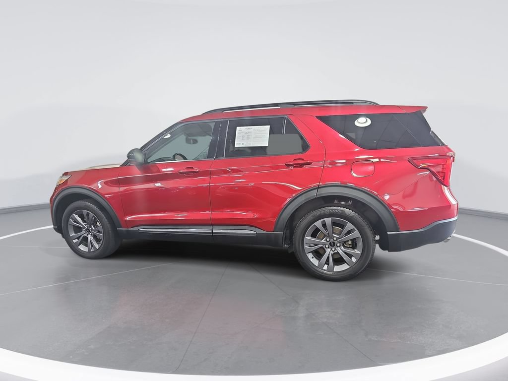 Used 2022 Ford Explorer XLT w/ Equipment Group 202A AWD/4WD image 7