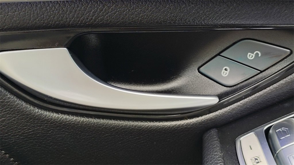 Used 2022 Mercedes-Benz GLC 300 4MATIC image 9