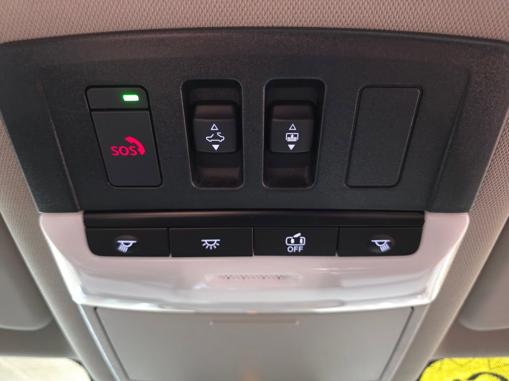 Used 2025 Nissan Rogue SL w/ SL Premium Package image 26