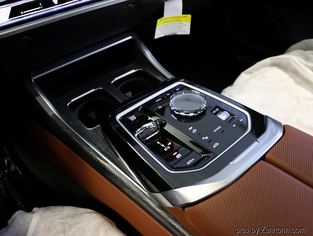 Used 2026 BMW 750e xDrive image 26