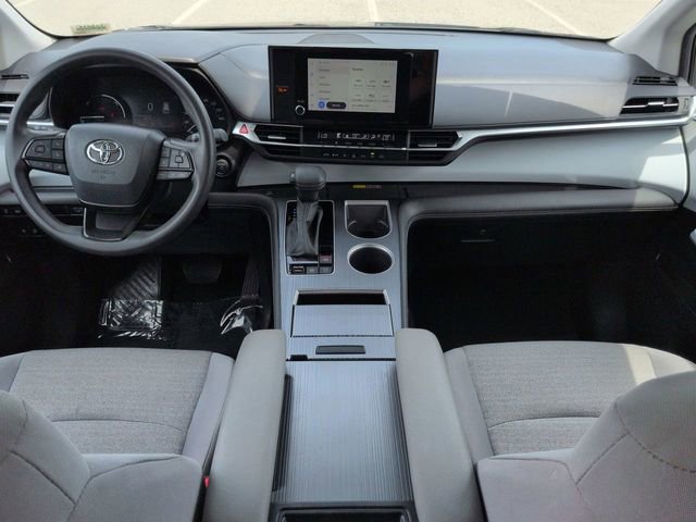 Certified 2025 Toyota Sienna LE FWD image 15