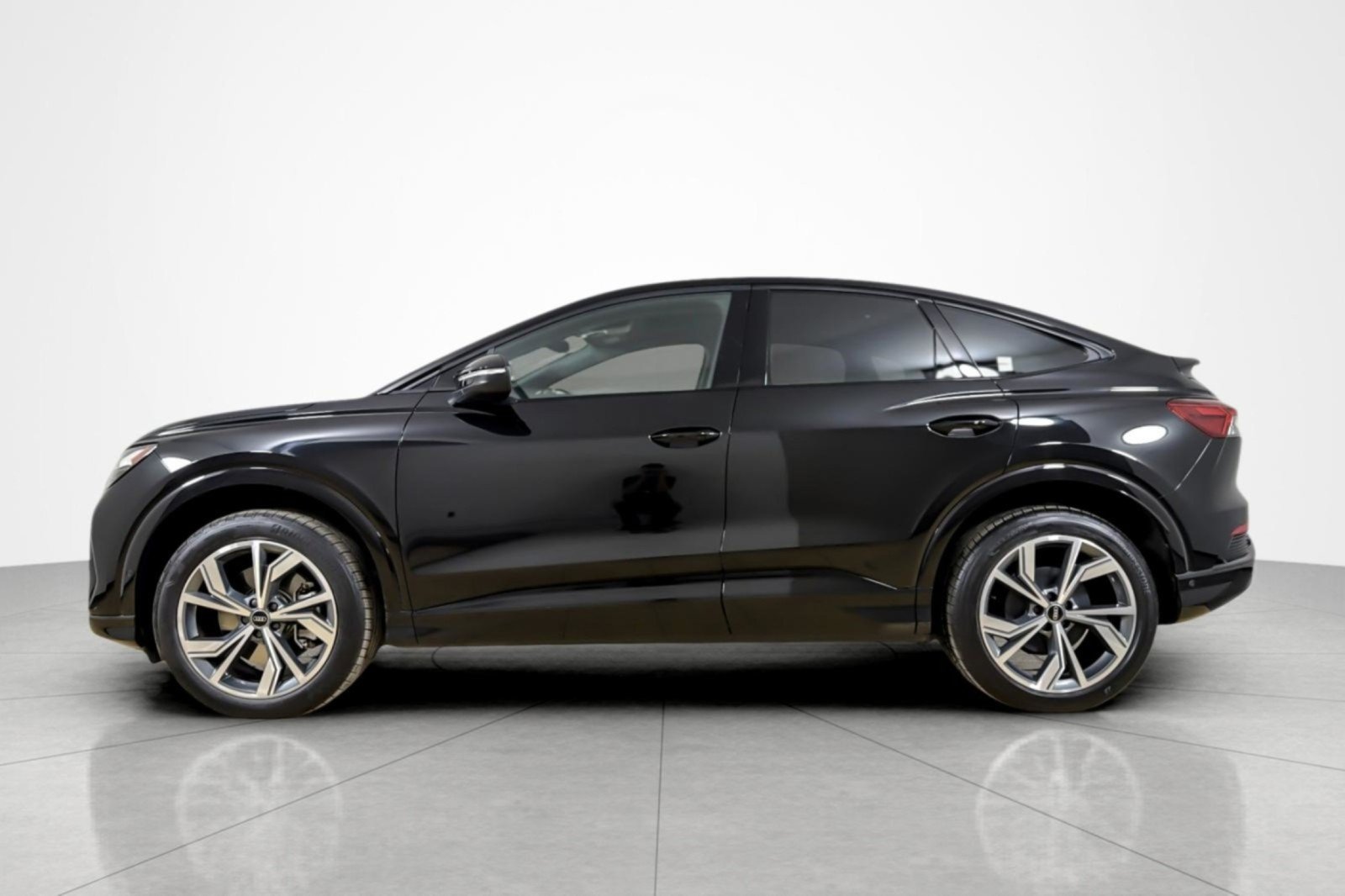 Certified 2023 Audi Q4 e-tron Premium Plus AWD/4WD image 2