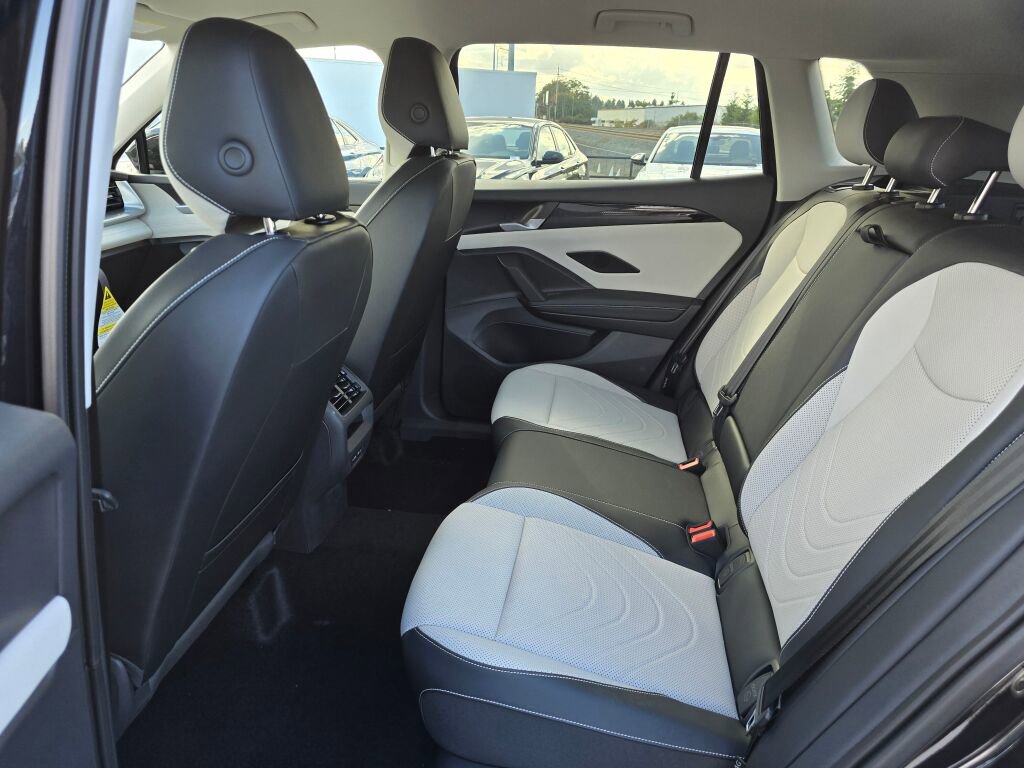 New 2025 Volkswagen Tiguan SE image 24