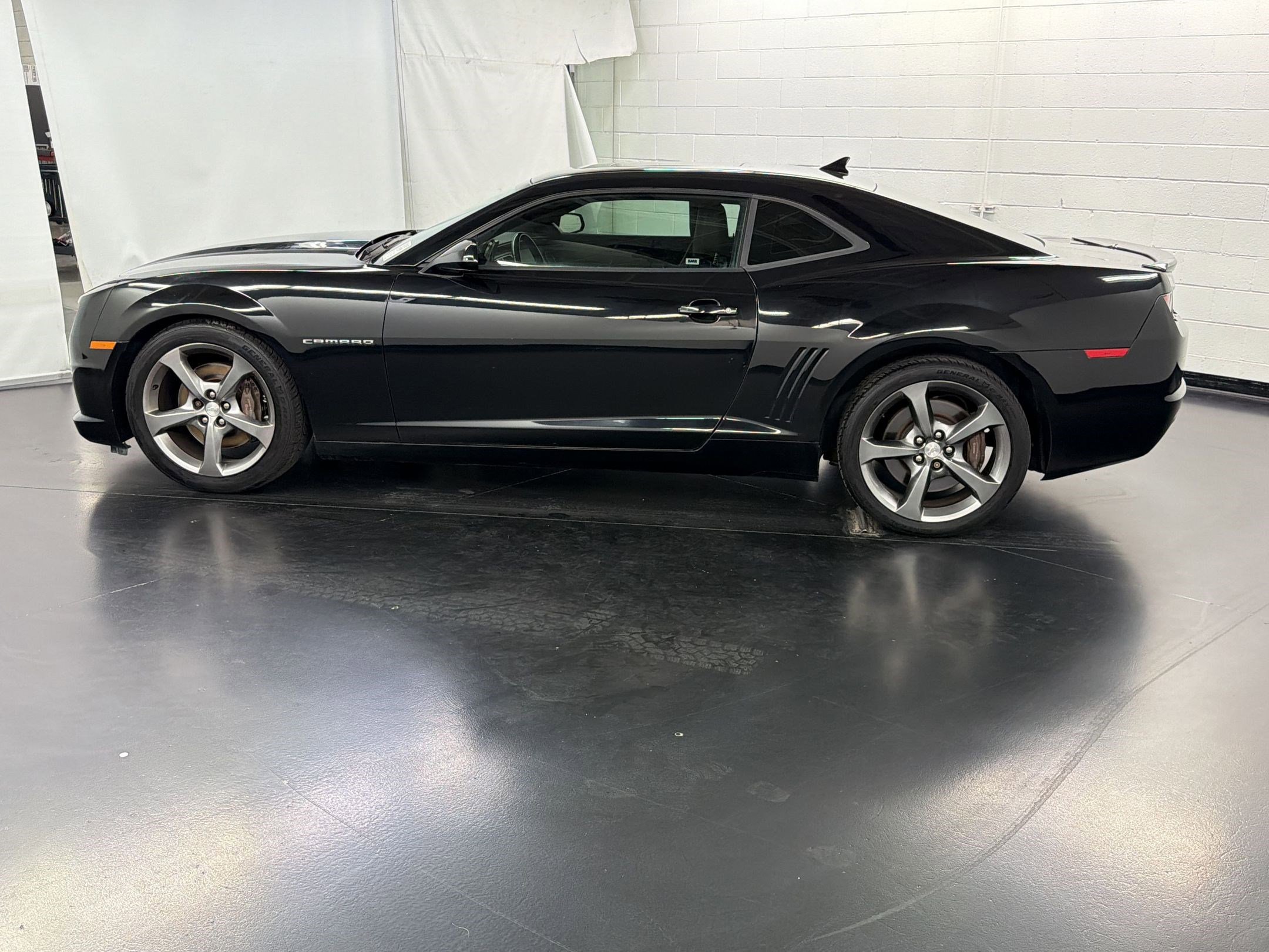 Used 2013 Chevrolet Camaro SS w/ RS Package RWD image 2
