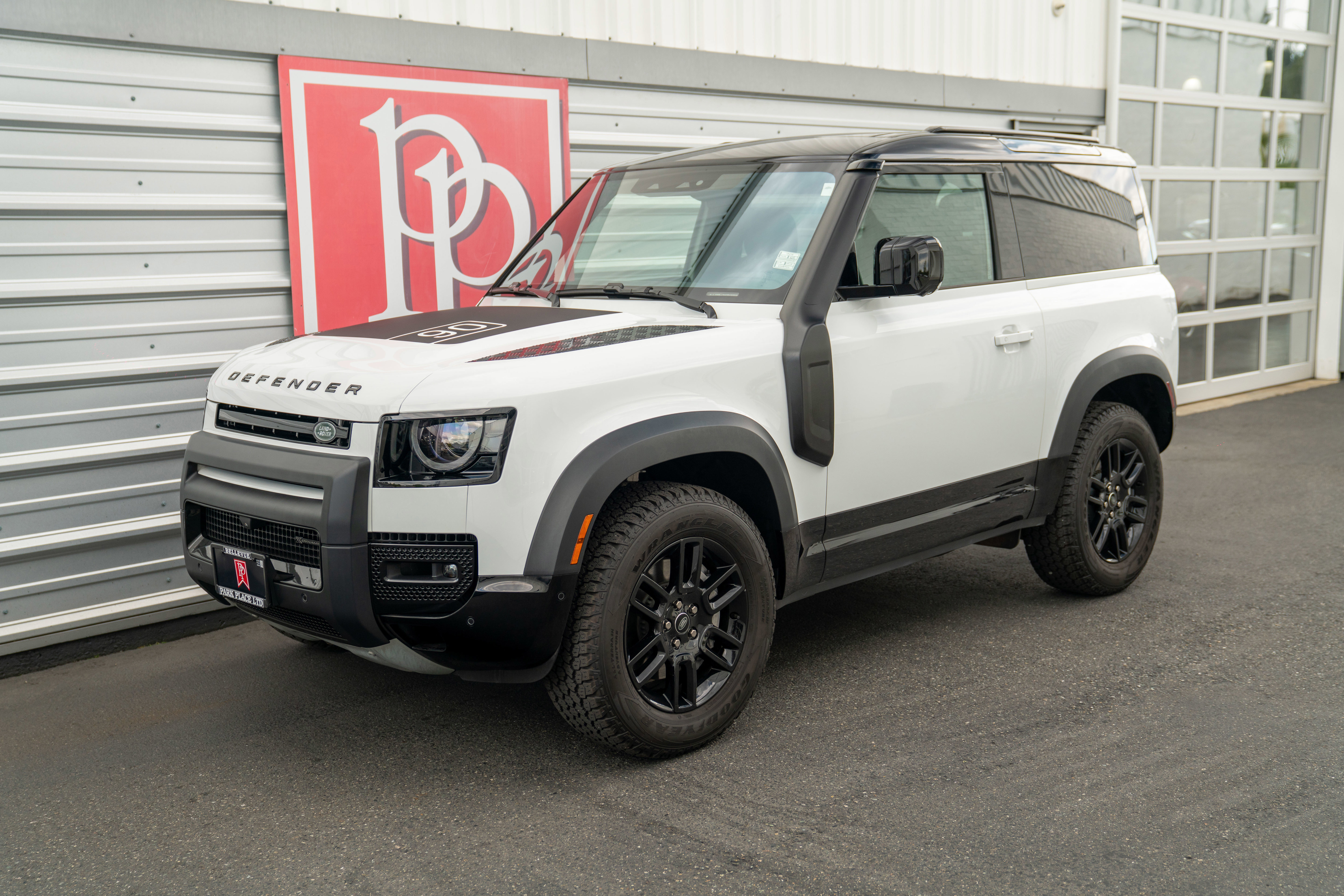 Used 2022 Land Rover Defender 90 X-Dynamic S image 38