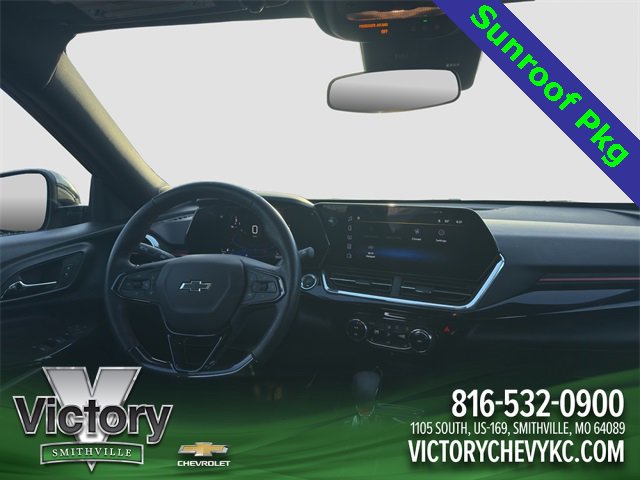 Used 2025 Chevrolet Trax RS w/ Sunroof Package image 14