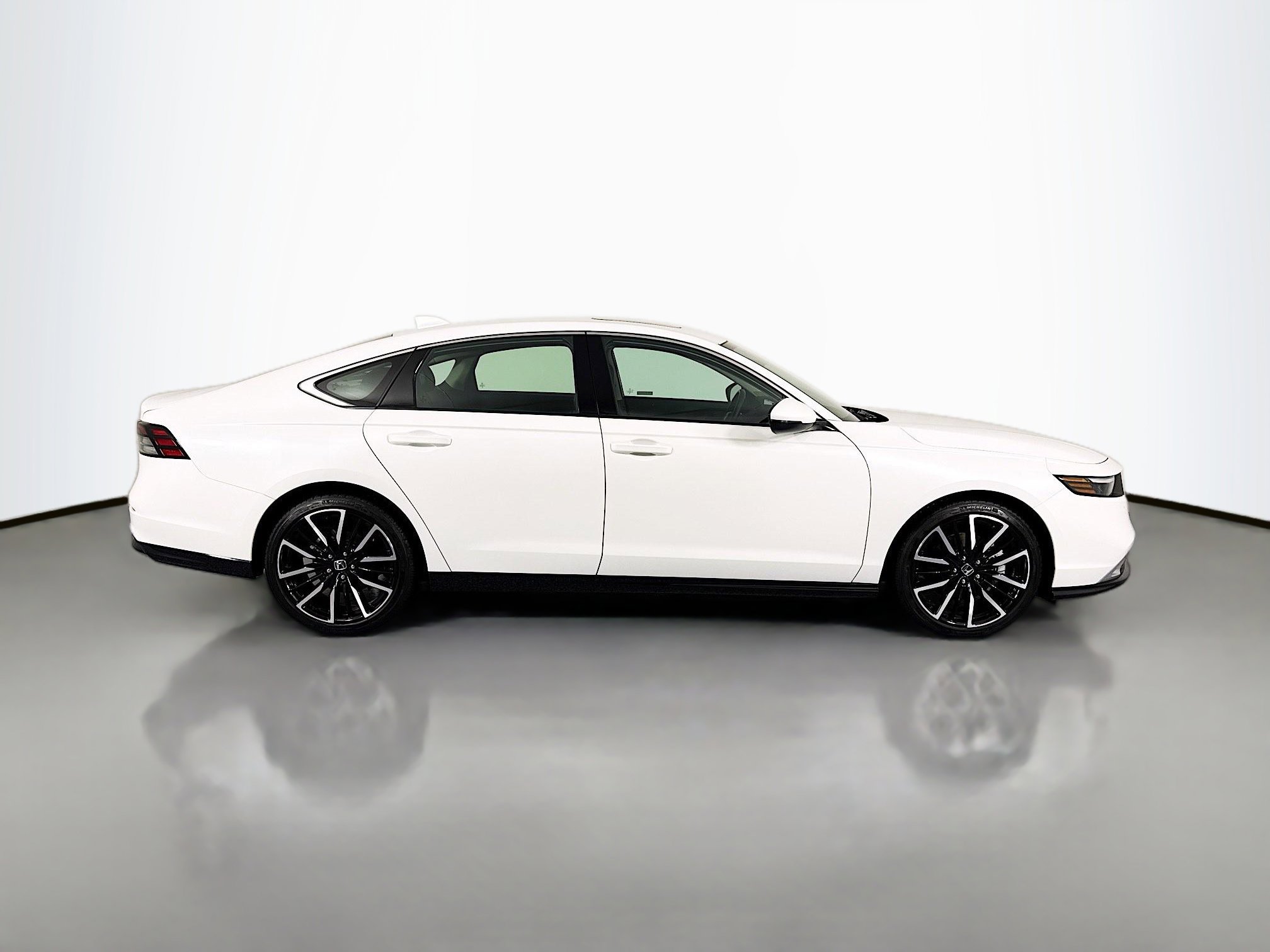 Certified 2025 Honda Accord Touring image 4