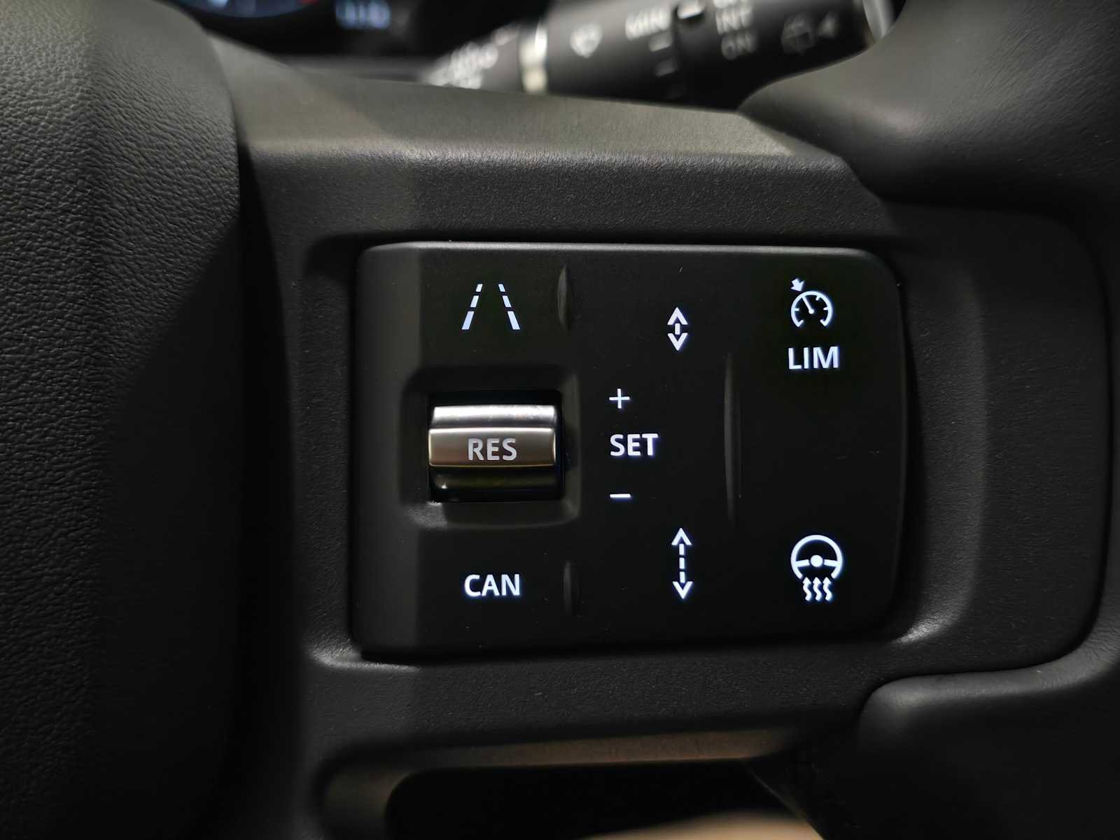 New 2026 Land Rover Defender 130 X-Dynamic SE image 32