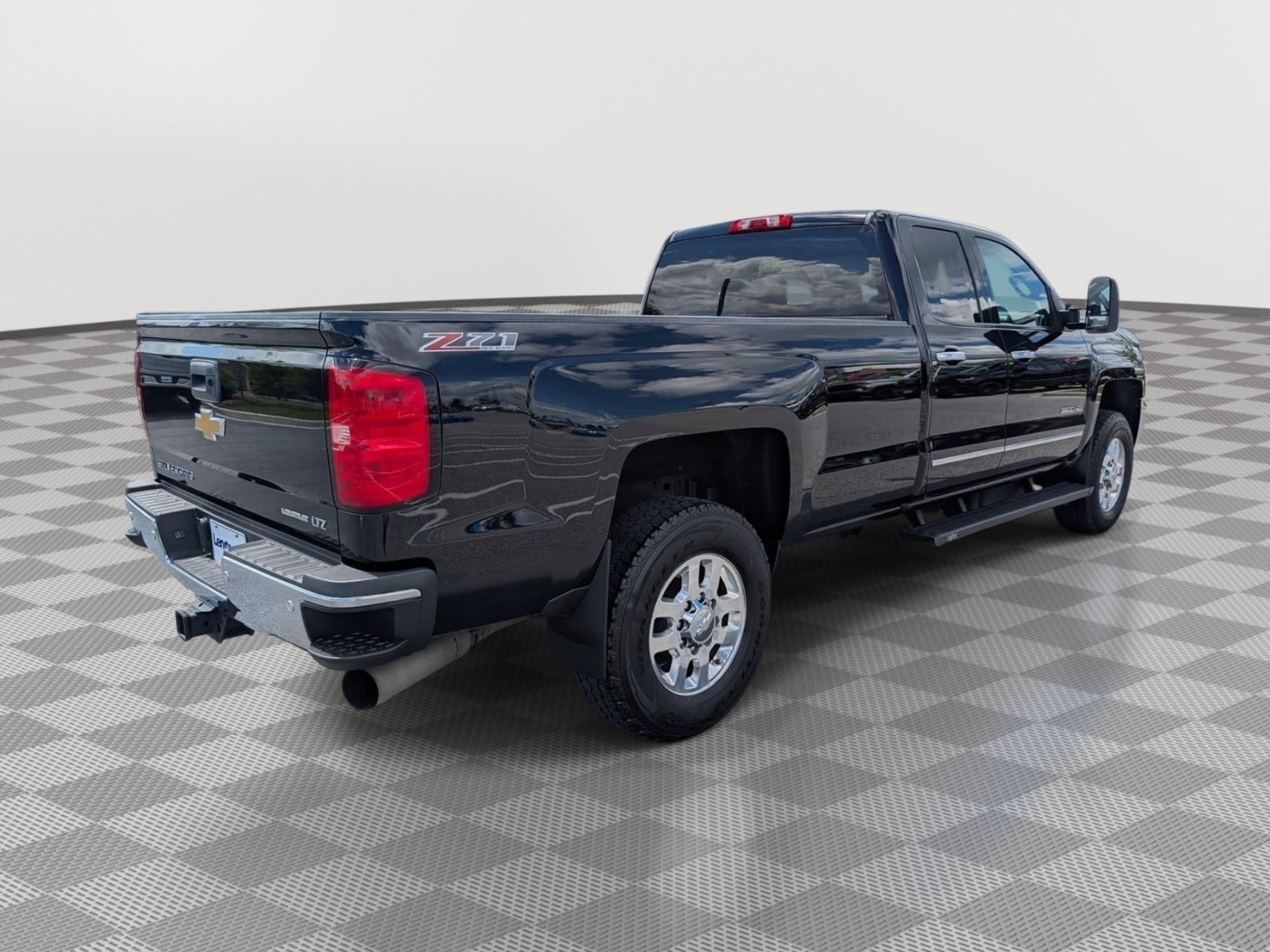Used 2015 Chevrolet Silverado 3500 LTZ w/ LTZ Plus Package AWD/4WD image 5