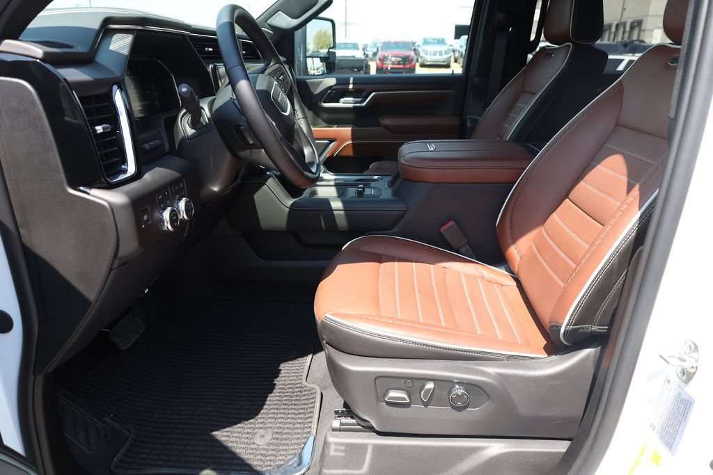 Used 2026 GMC Sierra 3500 Denali Ultimate AWD/4WD image 11