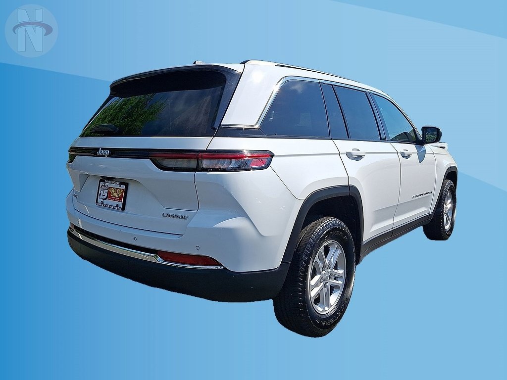 Used 2024 Jeep Grand Cherokee Laredo AWD/4WD image 12
