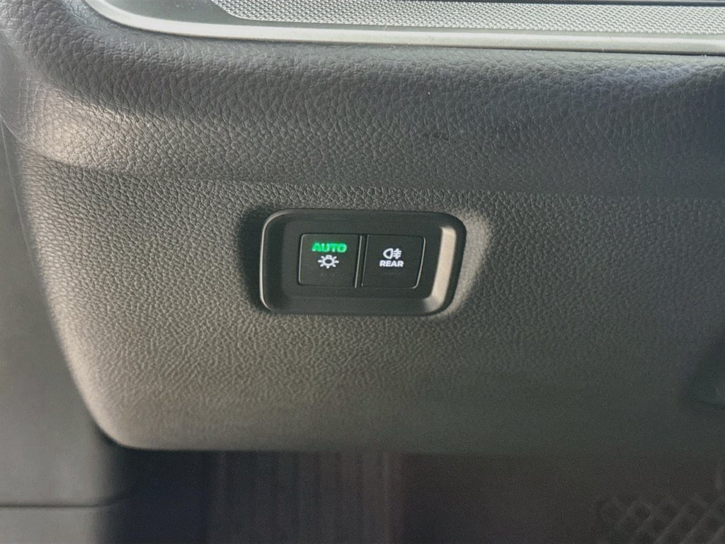 Certified 2025 Porsche Cayenne AWD/4WD image 11