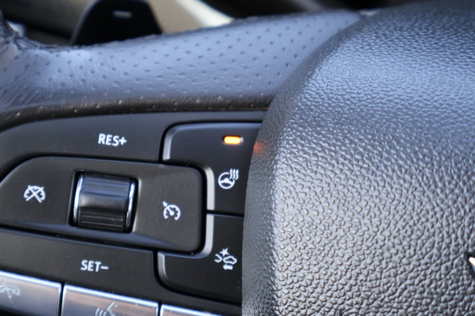 Used 2023 Cadillac XT4 Sport w/ Technology Package image 34