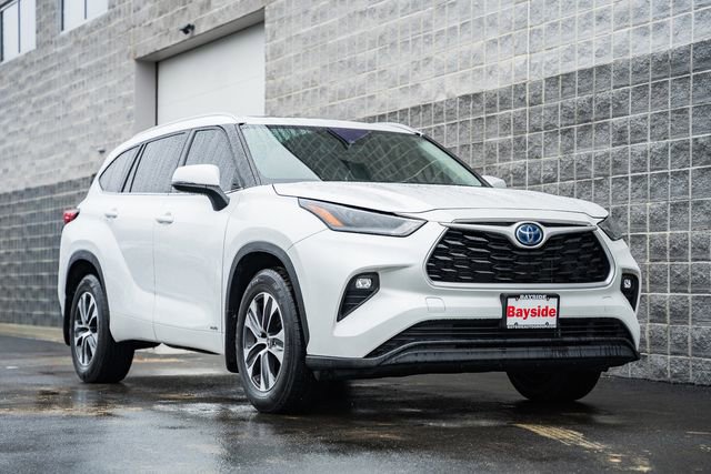 Used 2022 Toyota Highlander XLE image 2