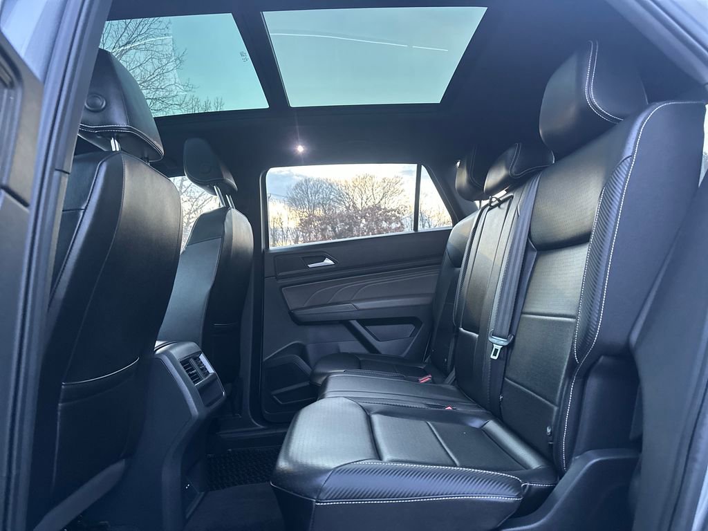 Used 2022 Volkswagen Atlas Cross Sport SEL R-Line image 14