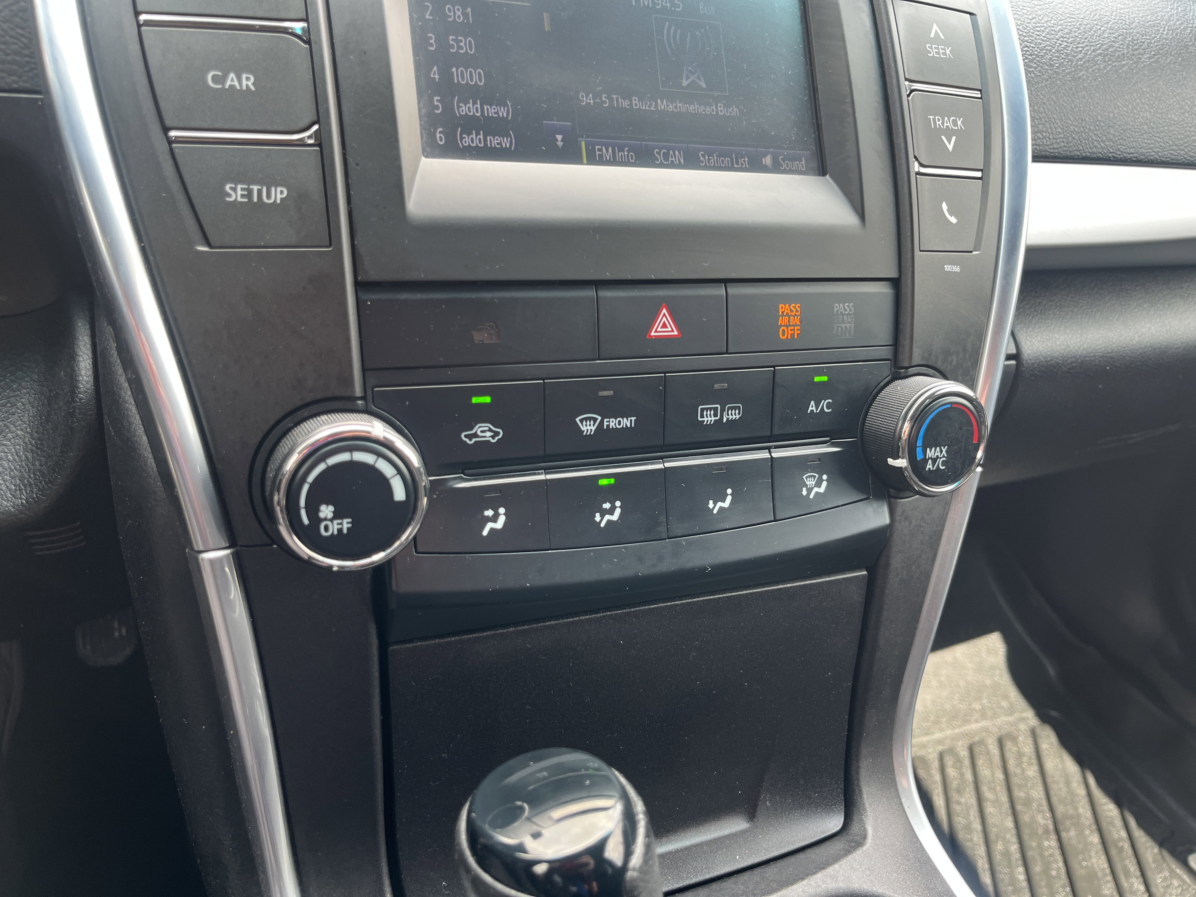 Used 2015 Toyota Camry XLE image 24