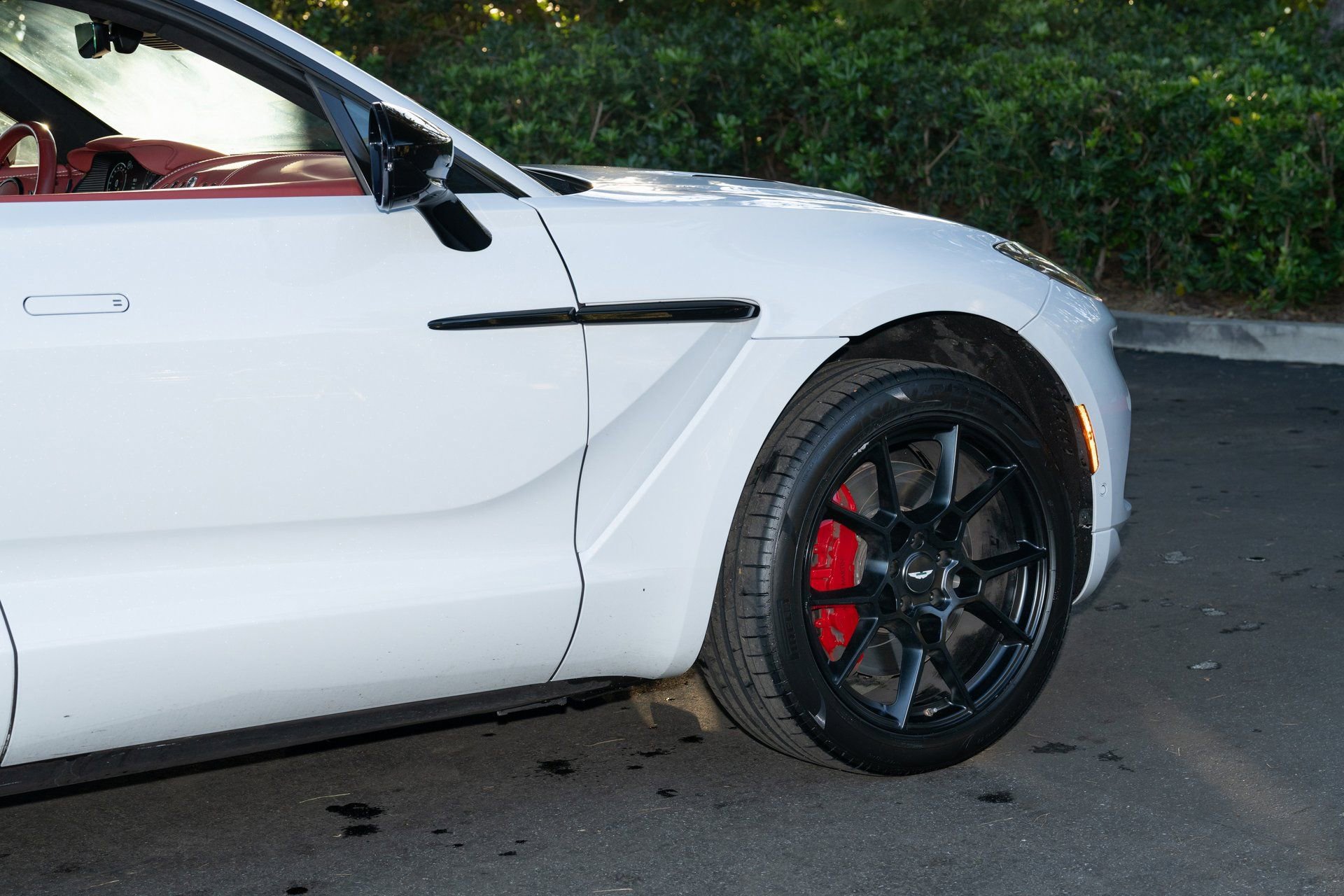 Used 2022 Aston Martin DBX image 8