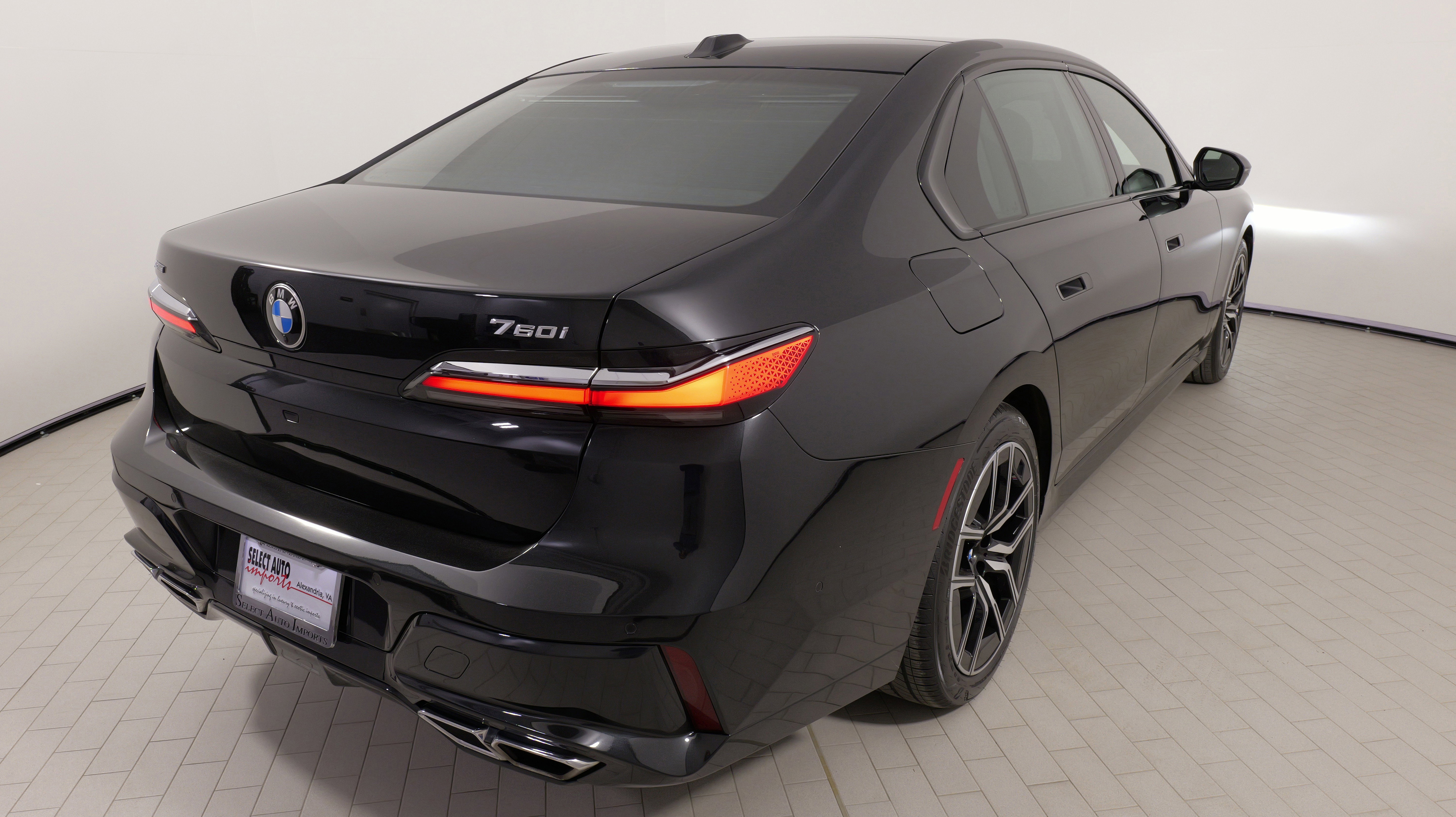 Used 2023 BMW 760i xDrive image 9