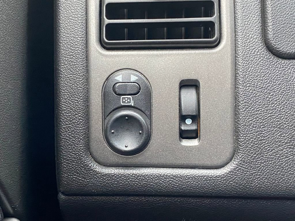 Used 2006 Pontiac Torrent 2WD w/ Preferred Package image 25