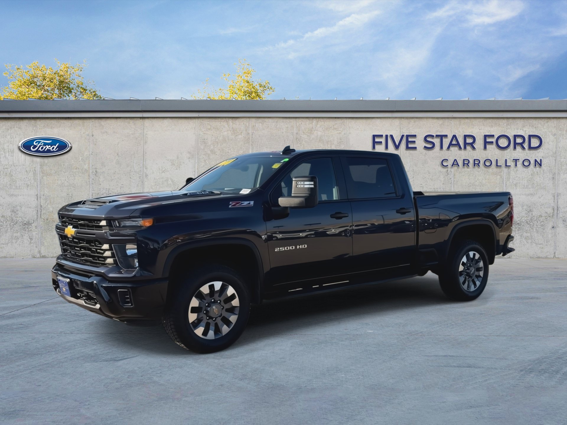 Used 2024 Chevrolet Silverado 2500 Custom w/ Custom Value Package AWD/4WD image 4
