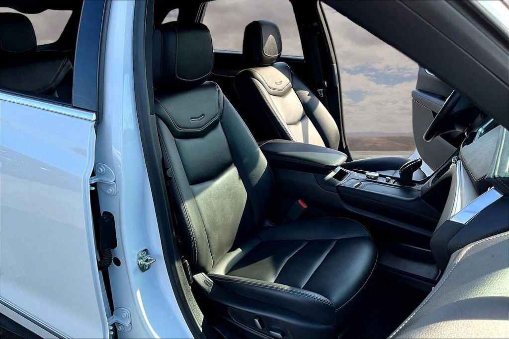 Certified 2025 Cadillac XT5 Luxury image 29