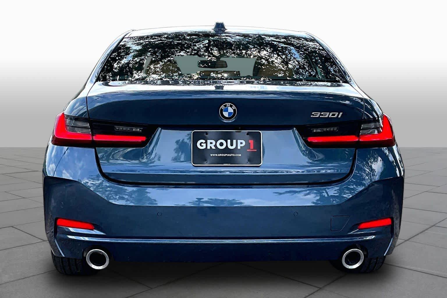 Certified 2025 BMW 330i Sedan RWD image 5