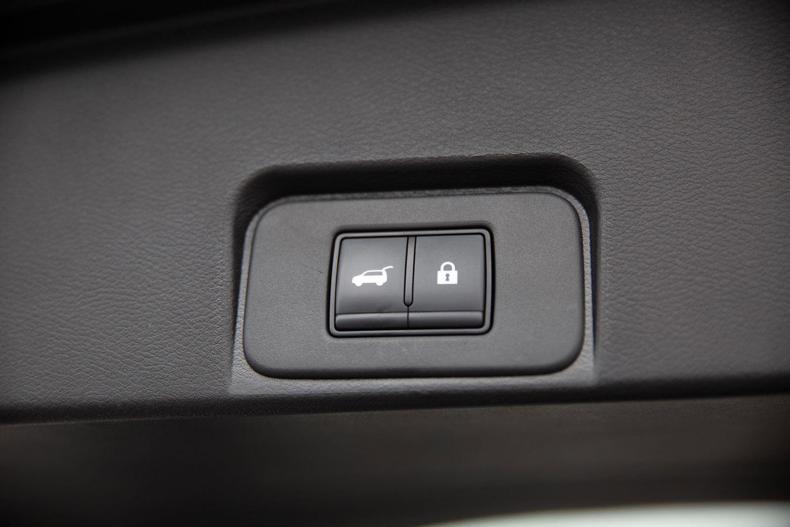 Used 2025 Nissan Rogue SV image 25