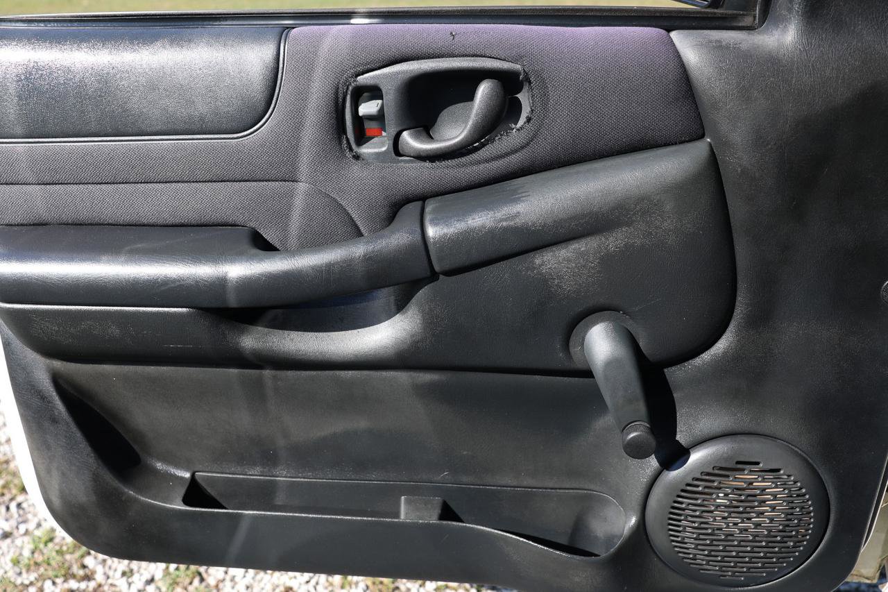 Used 2003 Chevrolet Blazer LS image 31