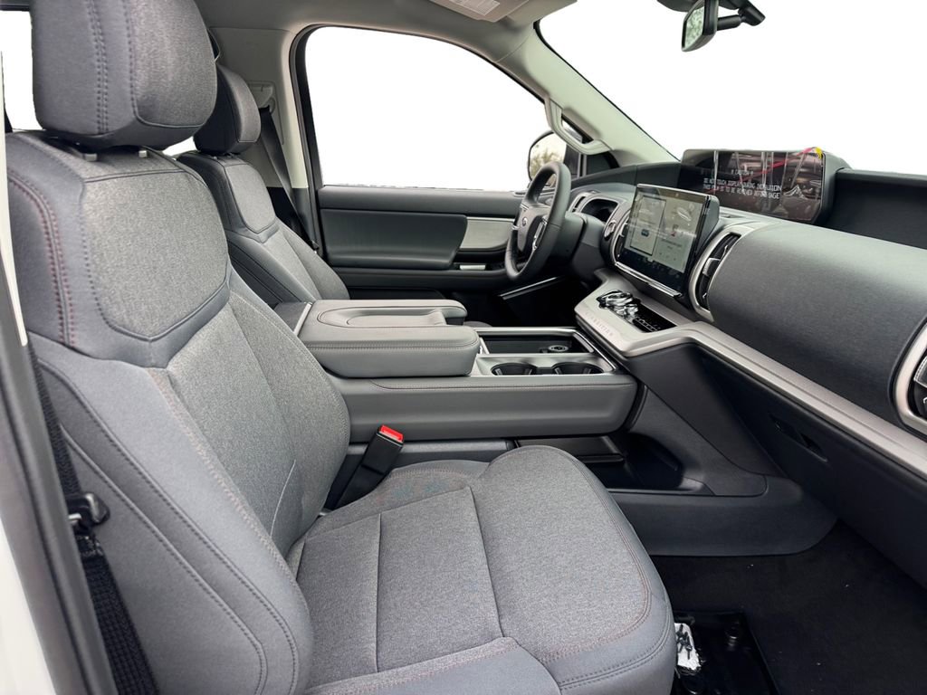 New 2025 Ford Expedition Active image 18