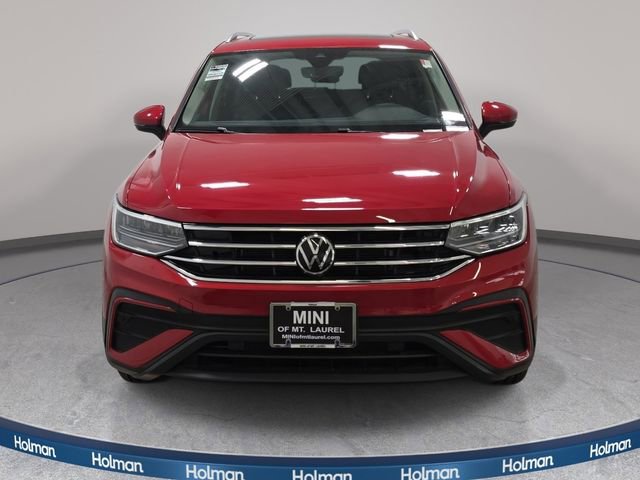 Used 2023 Volkswagen Tiguan SE w/ Panoramic Sunroof Package AWD/4WD image 3
