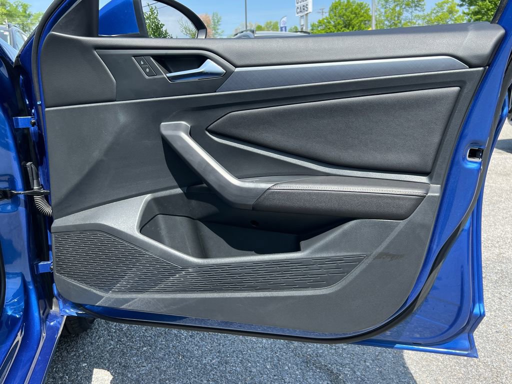 Certified 2023 Volkswagen Jetta SE image 7