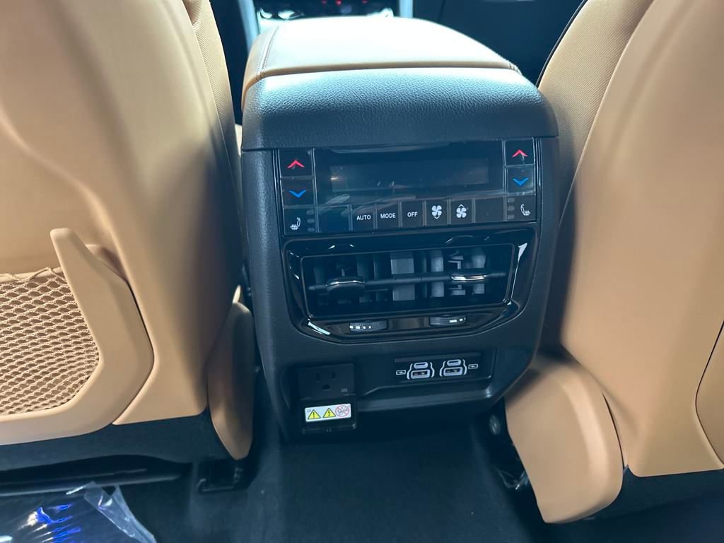 New 2025 Jeep Grand Cherokee Summit w/ Adv Protech Group IV image 23