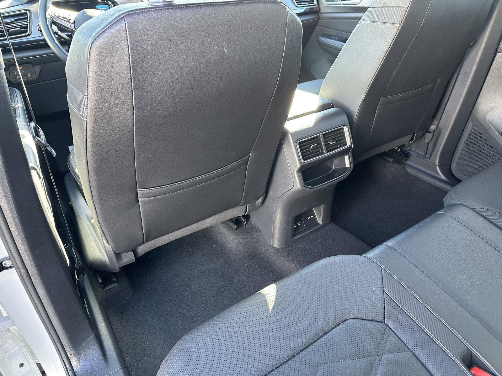 Used 2025 Volkswagen Atlas Cross Sport SE image 16