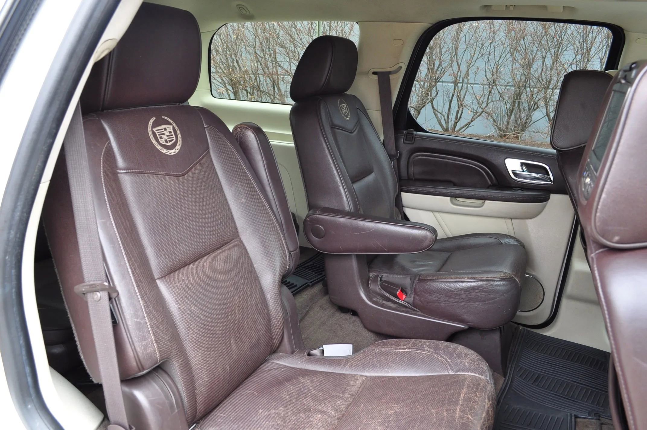 Used 2013 Cadillac Escalade Platinum image 16