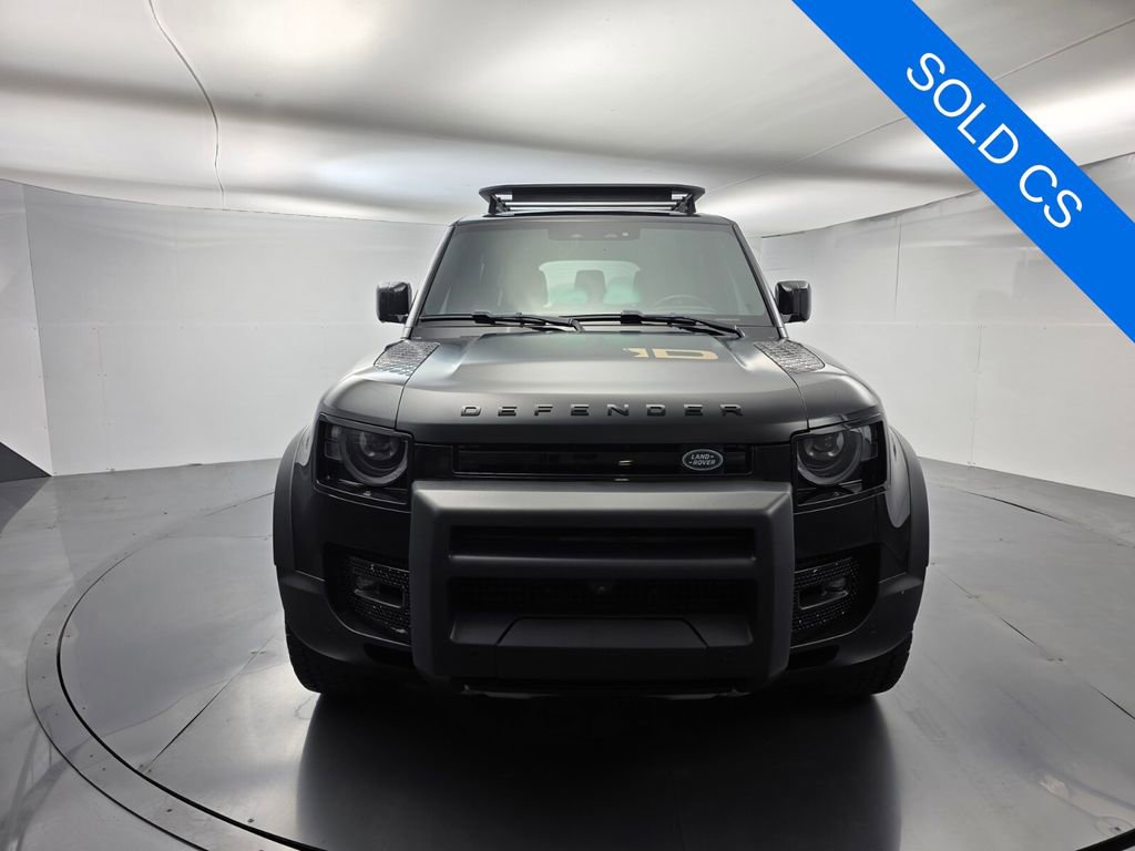 Used 2023 Land Rover Defender 130 SE image 2