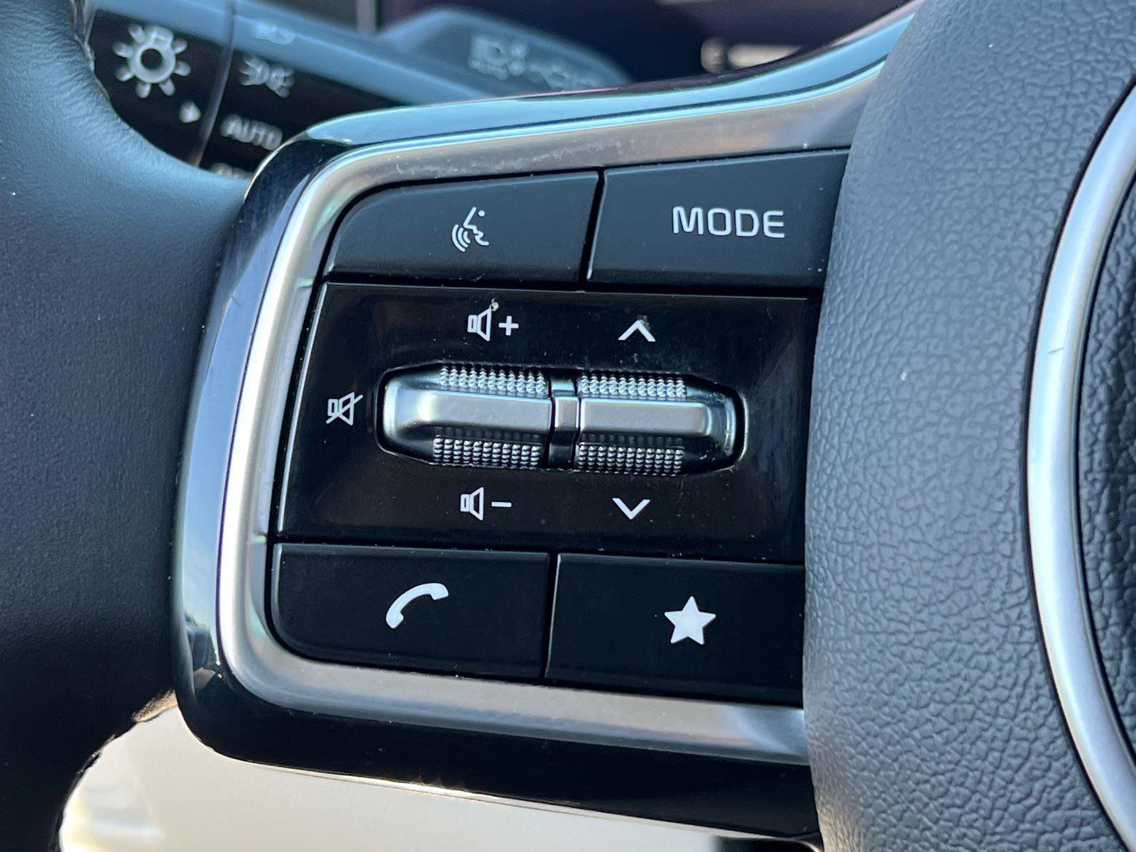 Used 2025 Kia Sorento S w/ Panoramic Sunroof Package image 24