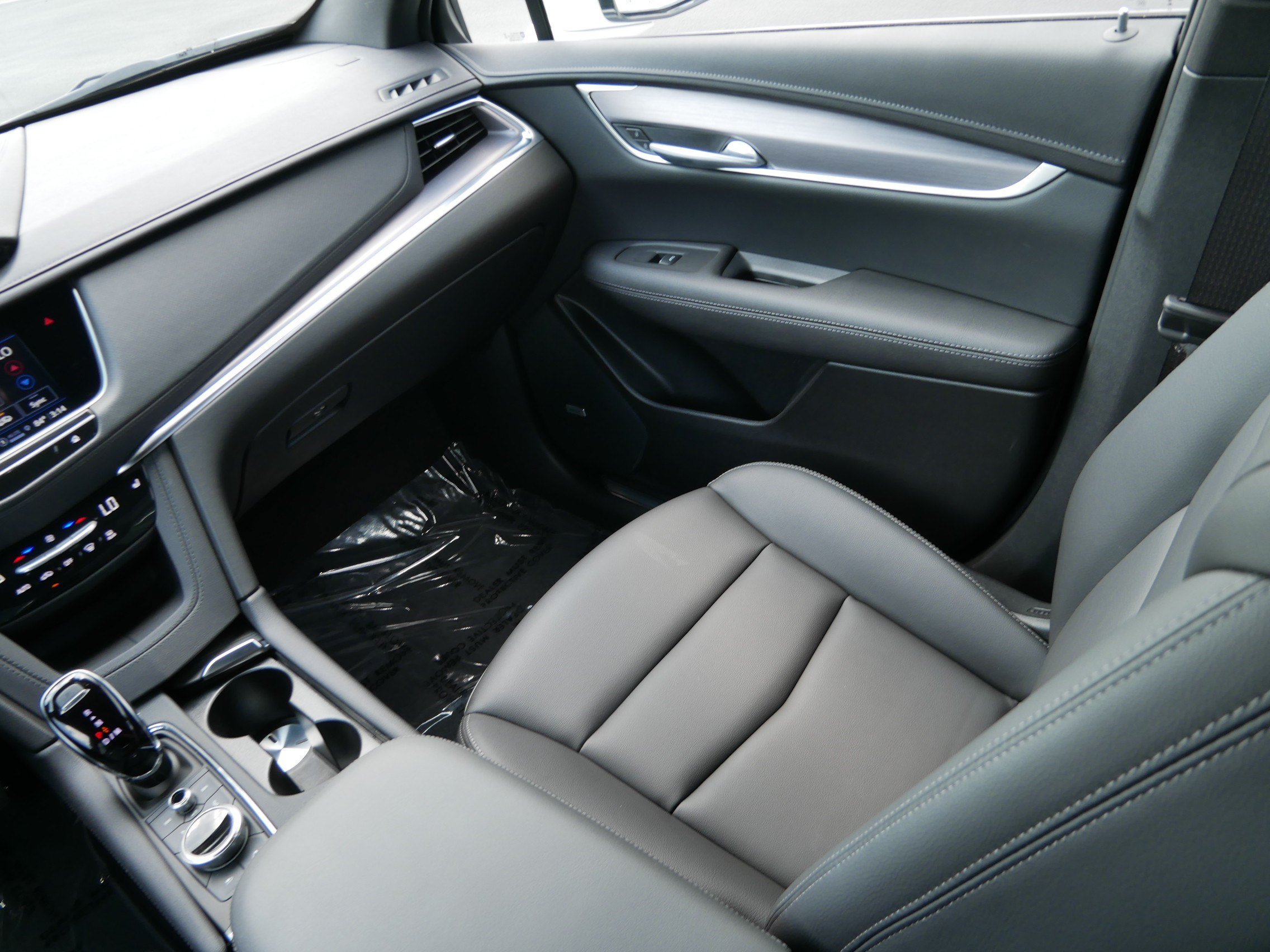 Used 2026 Cadillac XT5 Luxury w/ LPO, Floor Liner Package AWD/4WD image 9