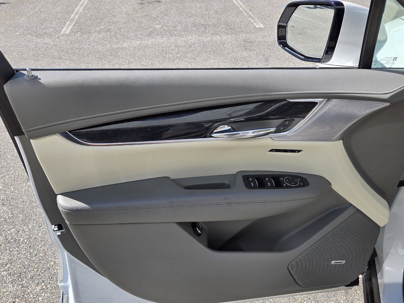 Used 2024 Cadillac XT6 Premium Luxury w/ Technology Package image 9