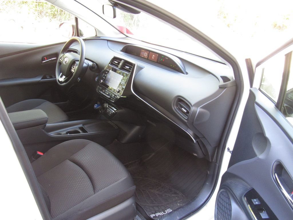 Certified 2020 Toyota Prius LE AWD/4WD image 17