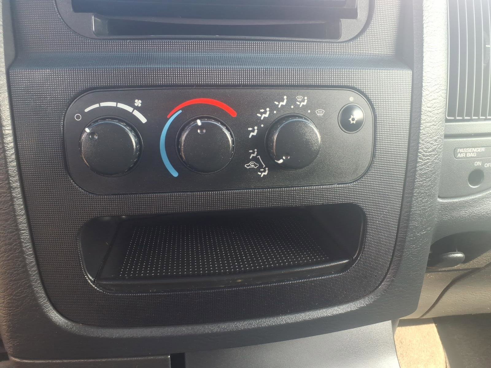 Used 2004 Dodge Ram 1500 Truck ST w/ ST Value Group image 17