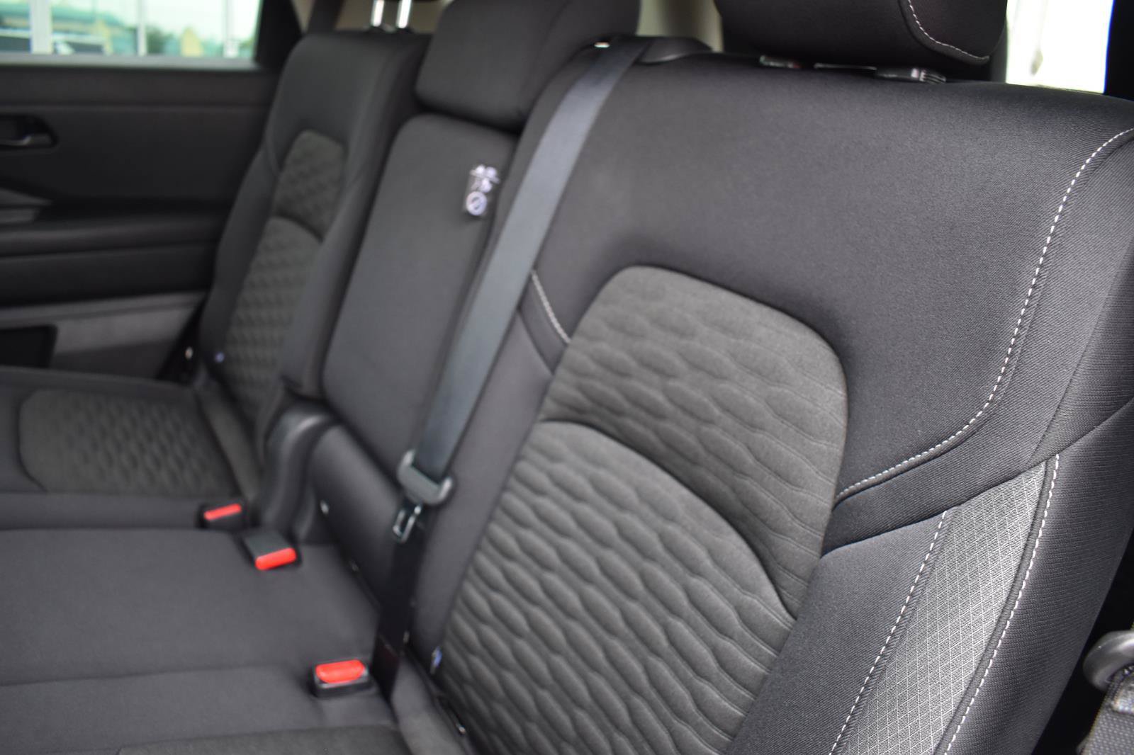 Used 2024 Nissan Pathfinder SV FWD image 50