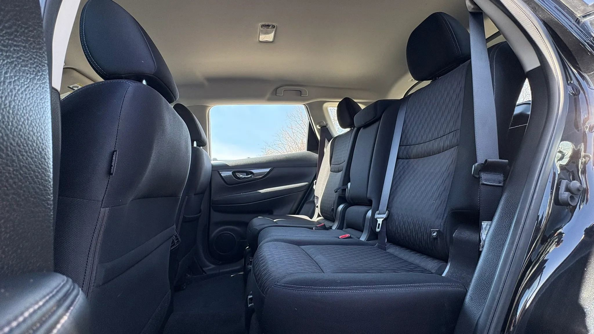 Used 2017 Nissan Rogue S image 25