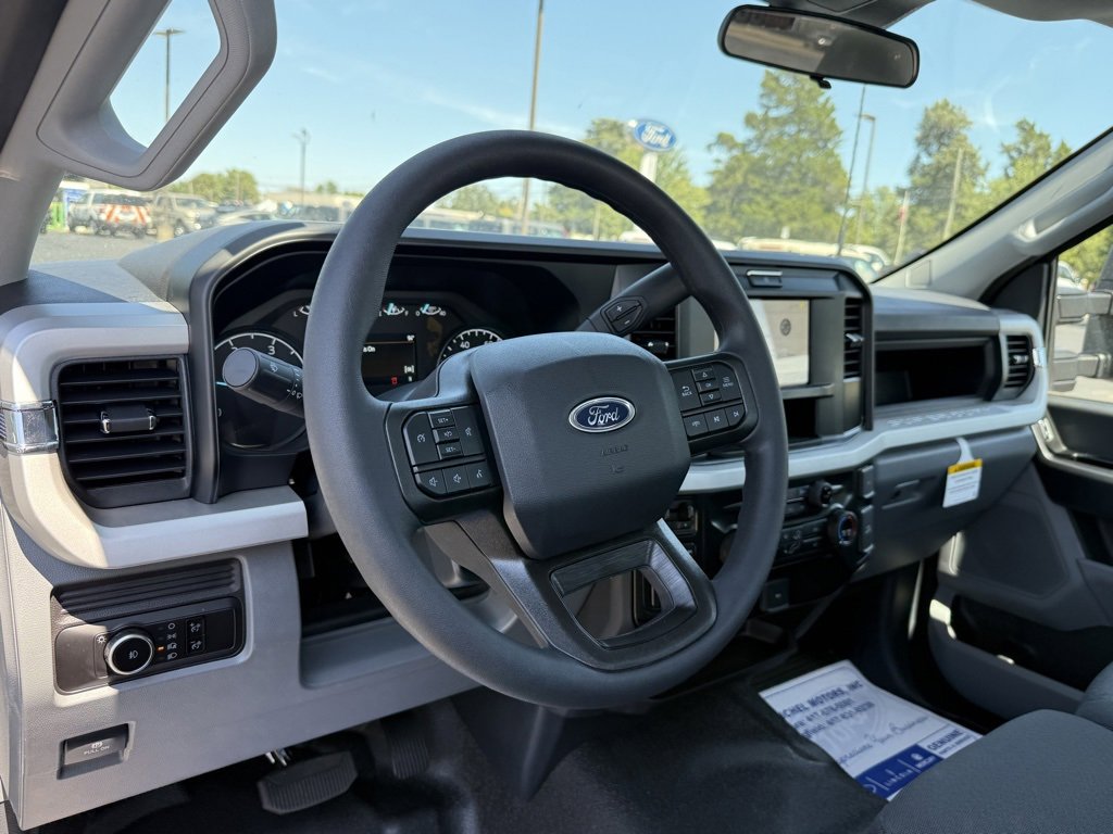 New 2025 Ford F350 4x4 Regular Cab DRW Super Duty image 6