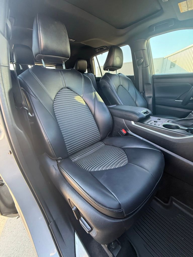 Used 2023 Toyota Highlander XSE image 17