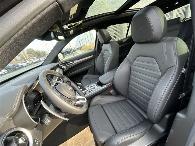 New 2025 Alfa Romeo Stelvio Sprint image 11