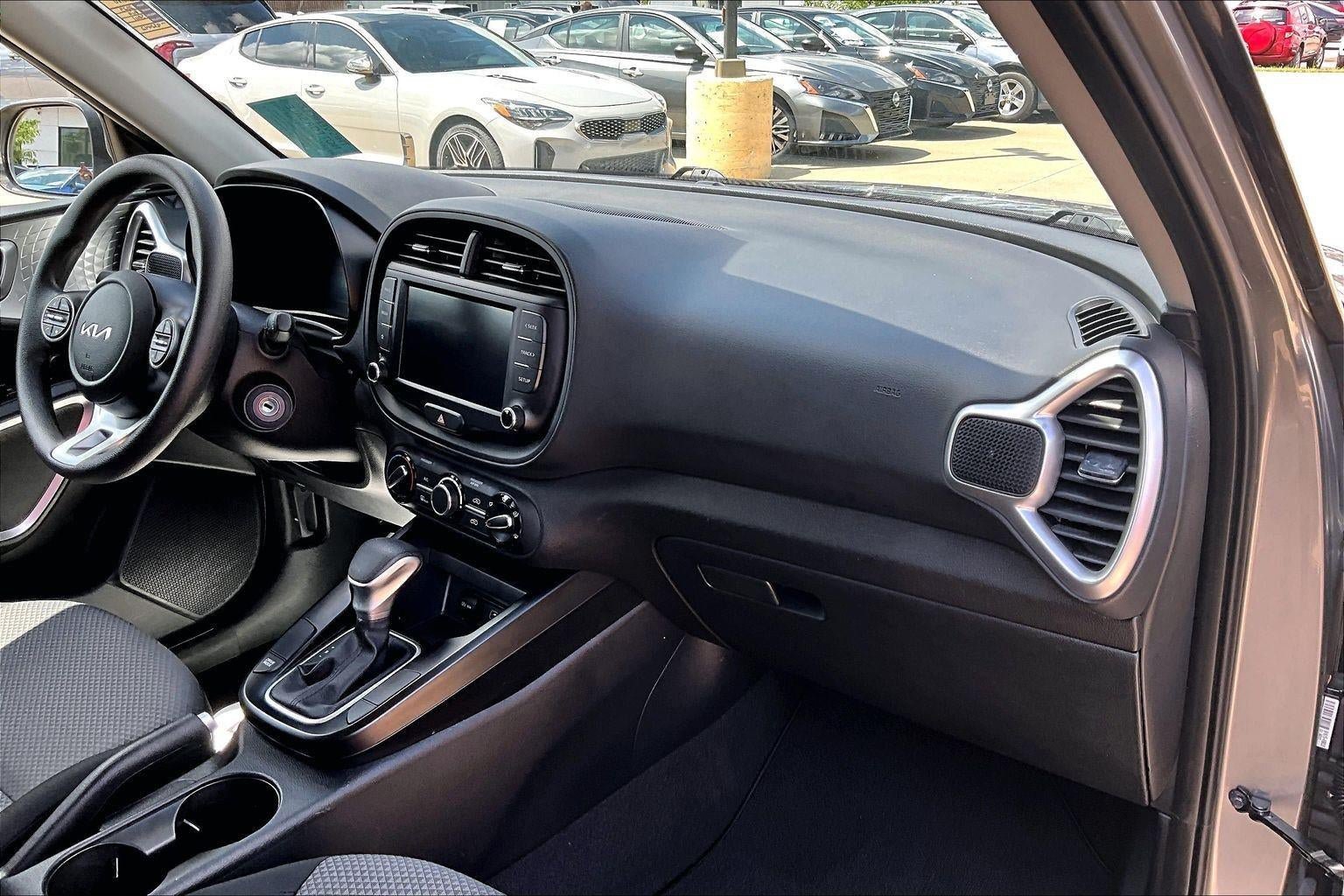 Used 2025 Kia Soul LX w/ LX Technology Package FWD image 26