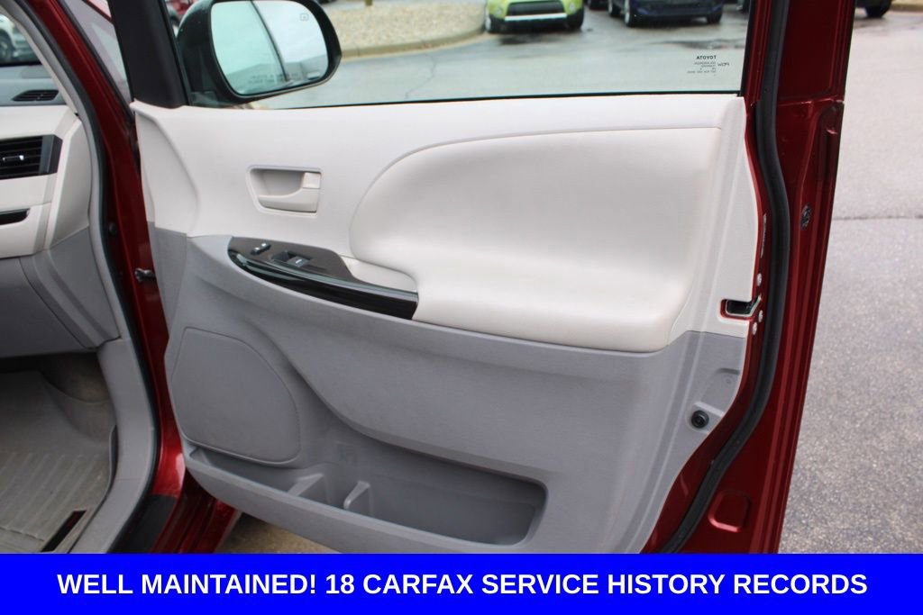 Used 2014 Toyota Sienna LE image 20